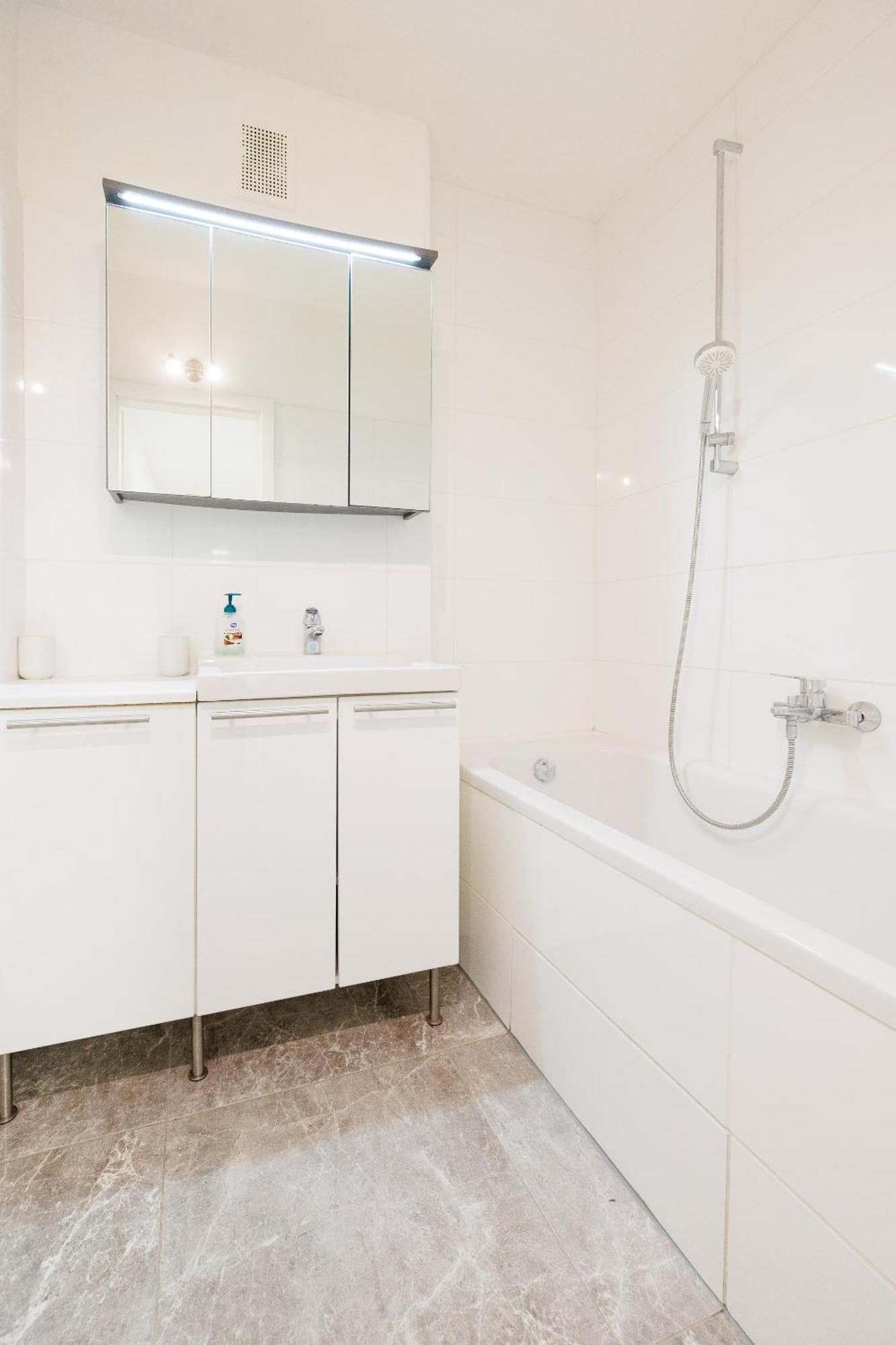 Cozy, Spacious And Charming 4 Bedrooms Apartament Appartement