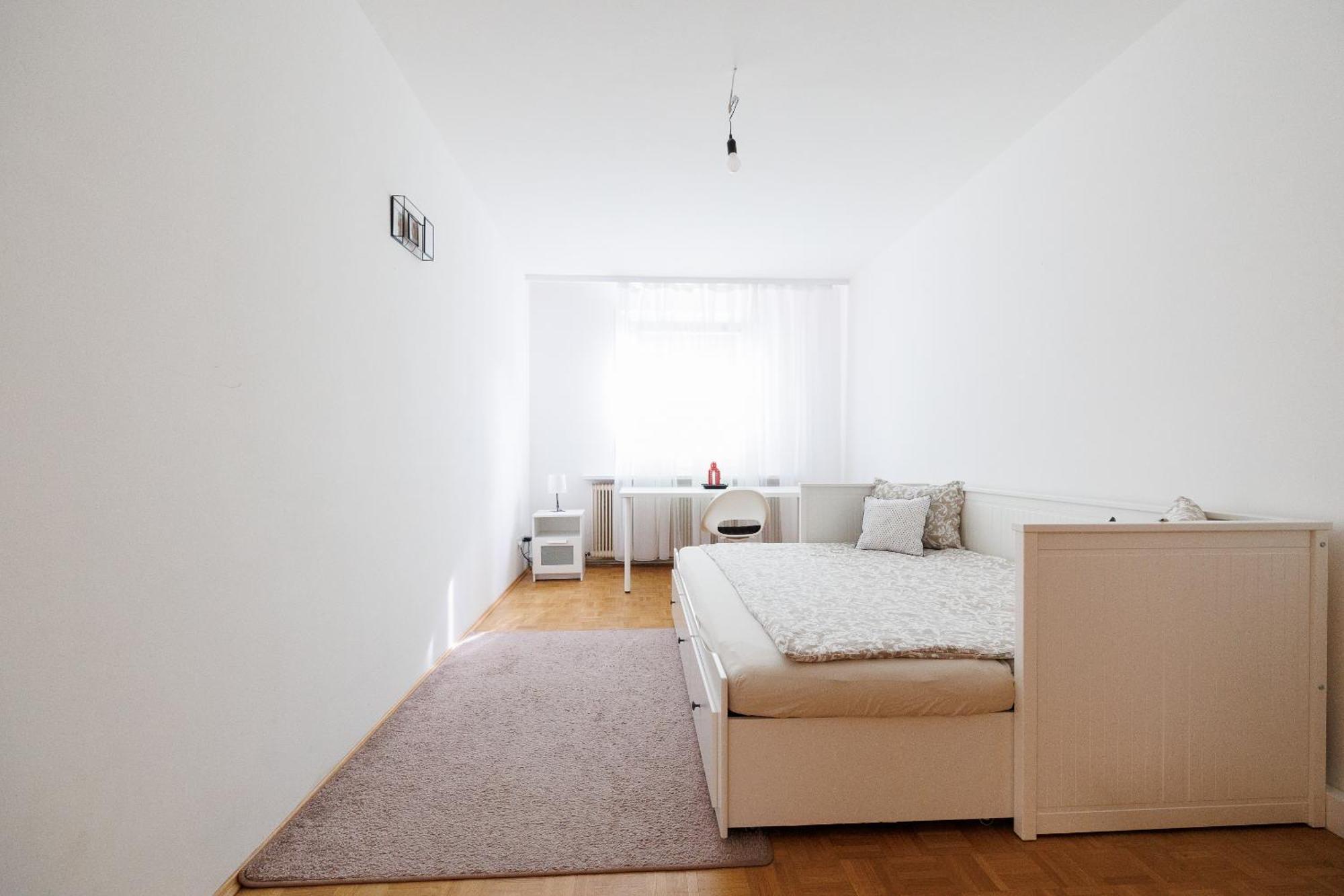 Neue Renovierte Und Möblierte Charmante Wohnung!!!